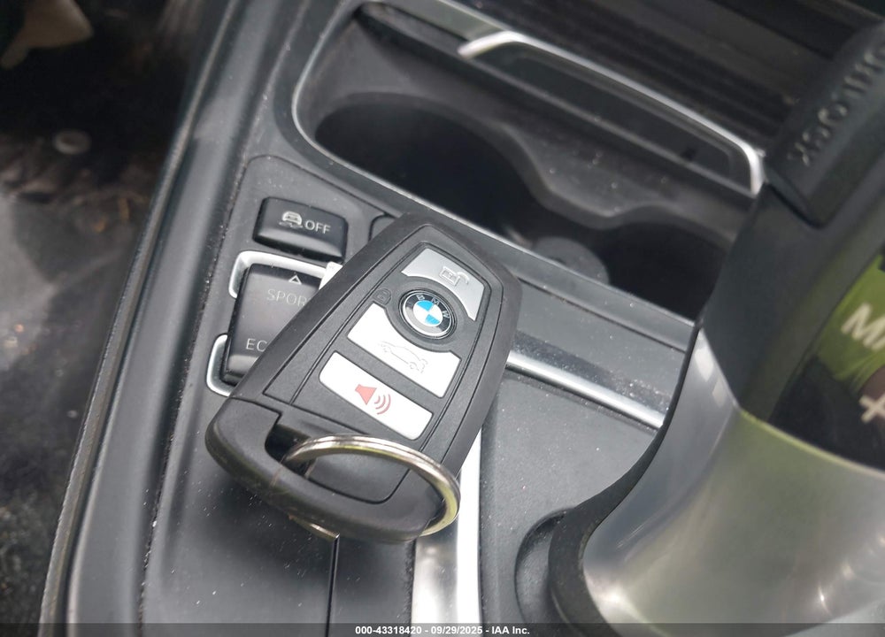 2017 BMW 3 SERIES VIN: WBA8E5G30HNU42435
