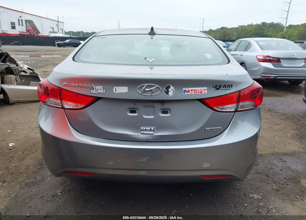 2013 HYUNDAI ELANTRA VIN: KMHDH4AE8DU564484