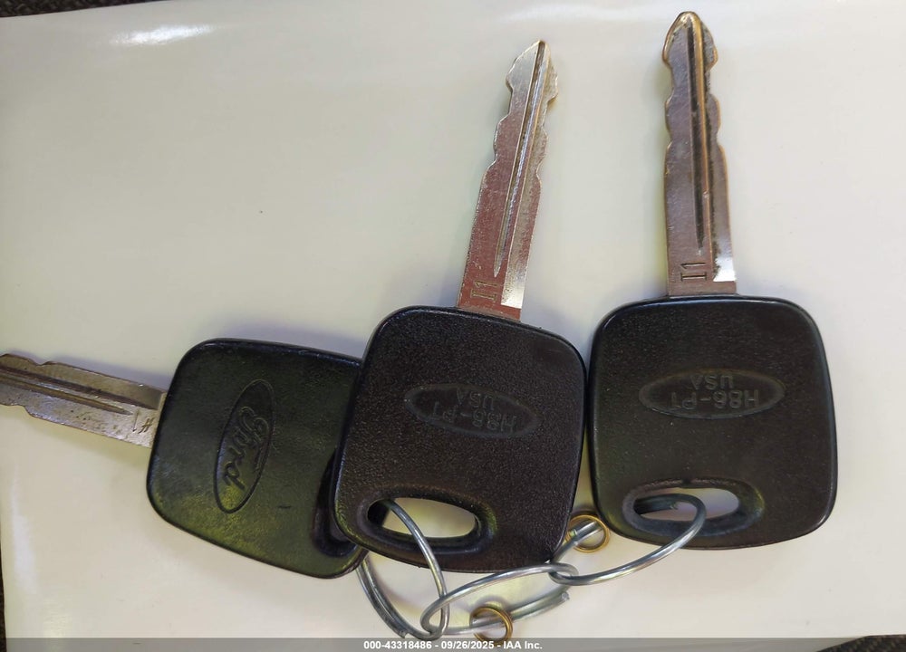 2001 FORD ESCAPE XLT VIN: 1FMCU04161KF64662
