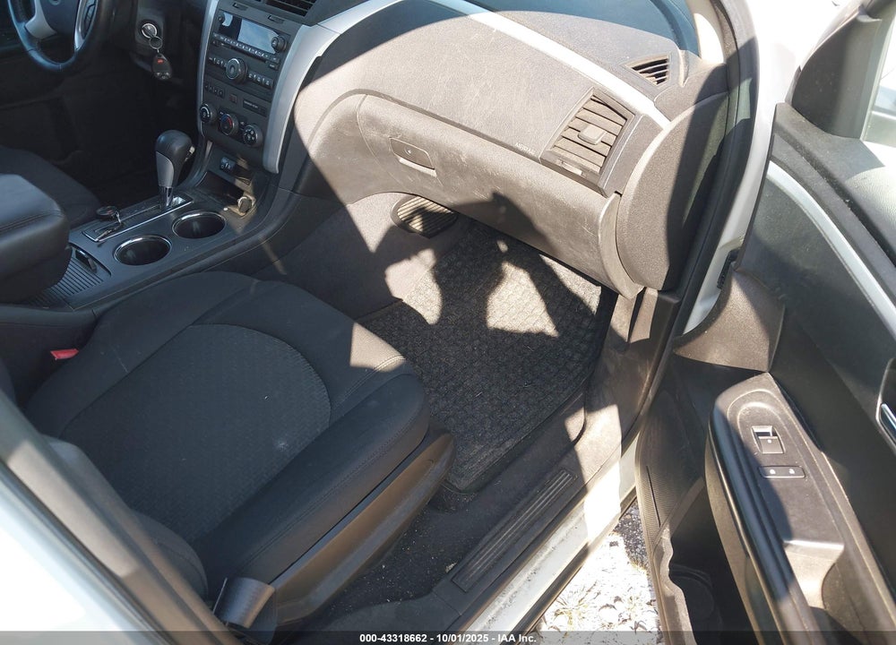 2011 CHEVROLET TRAVERSE VIN: 1GNKVGED2BJ166846