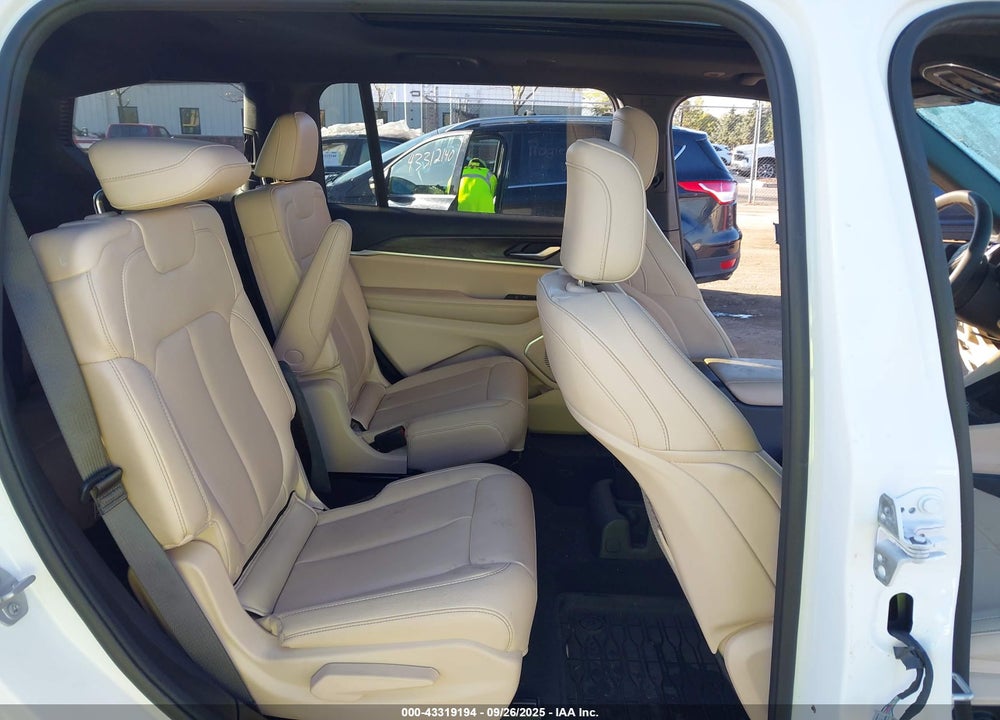 2024 JEEP GRAND CHEROKEE L LIMITED 4X4 VIN: 1C4RJKBG0R8570296