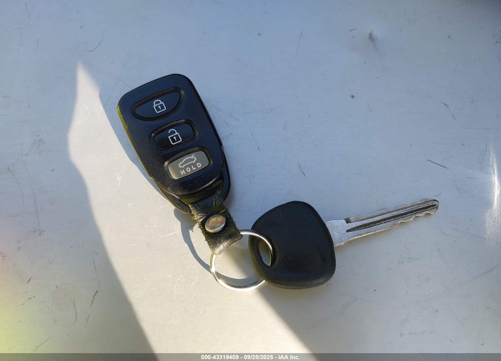 2010 HYUNDAI ELANTRA GLS VIN: KMHDU4AD6AU016529