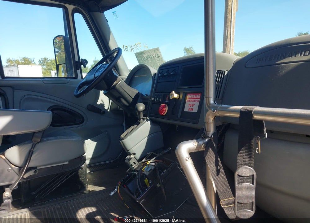 2004 INTERNATIONAL 3000 3200 VIN: 1HVBTAFM14H693288