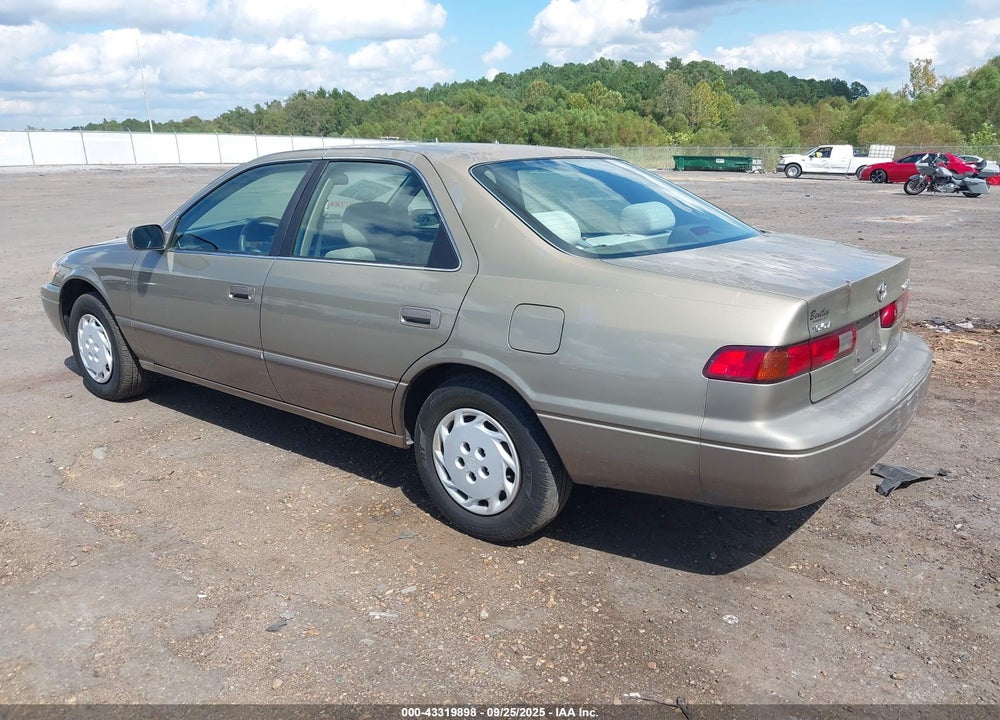 1999 TOYOTA CAMRY LE VIN: JT2BG22K1X0323698