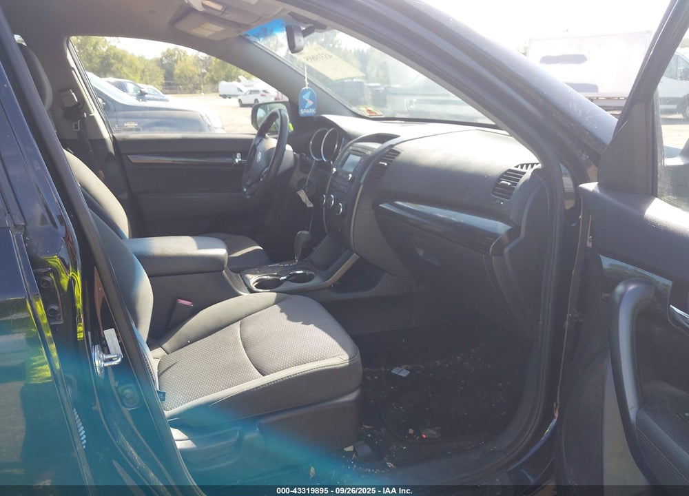 2013 KIA SORENTO VIN: 5XYKTDA22DG396777