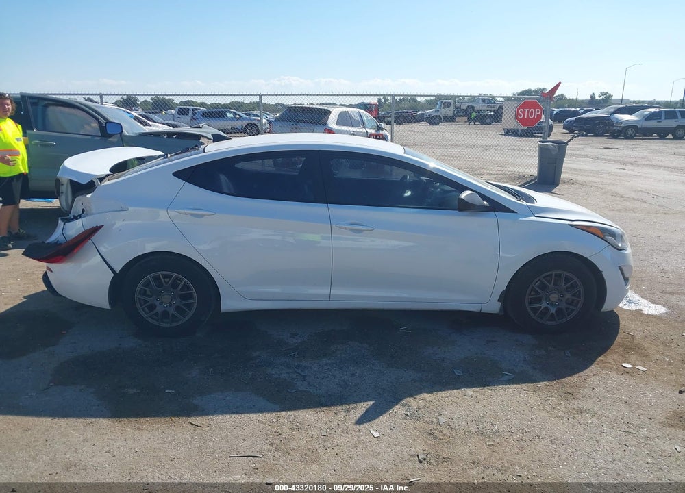 2016 HYUNDAI ELANTRA SE VIN: 5NPDH4AE5GH720127