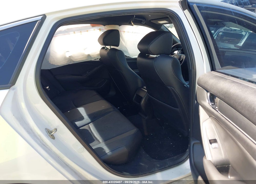 2019 HONDA ACCORD VIN: 1HGCV1F32KA134223