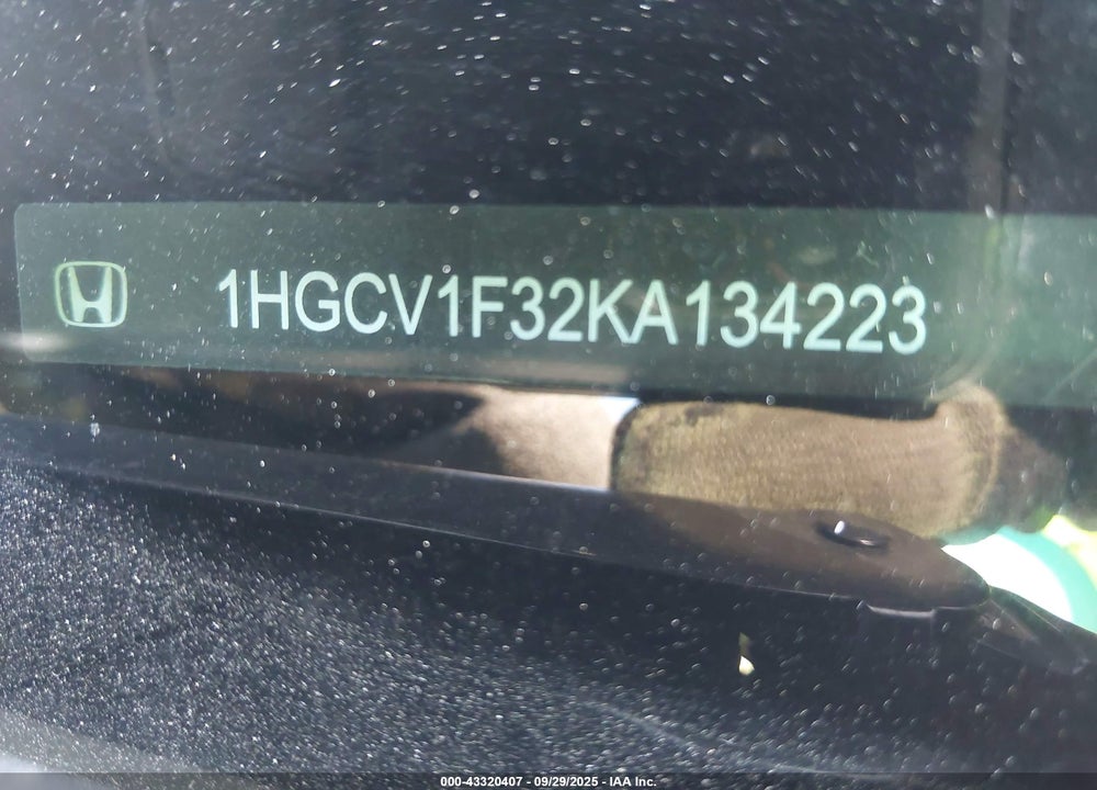 2019 HONDA ACCORD VIN: 1HGCV1F32KA134223