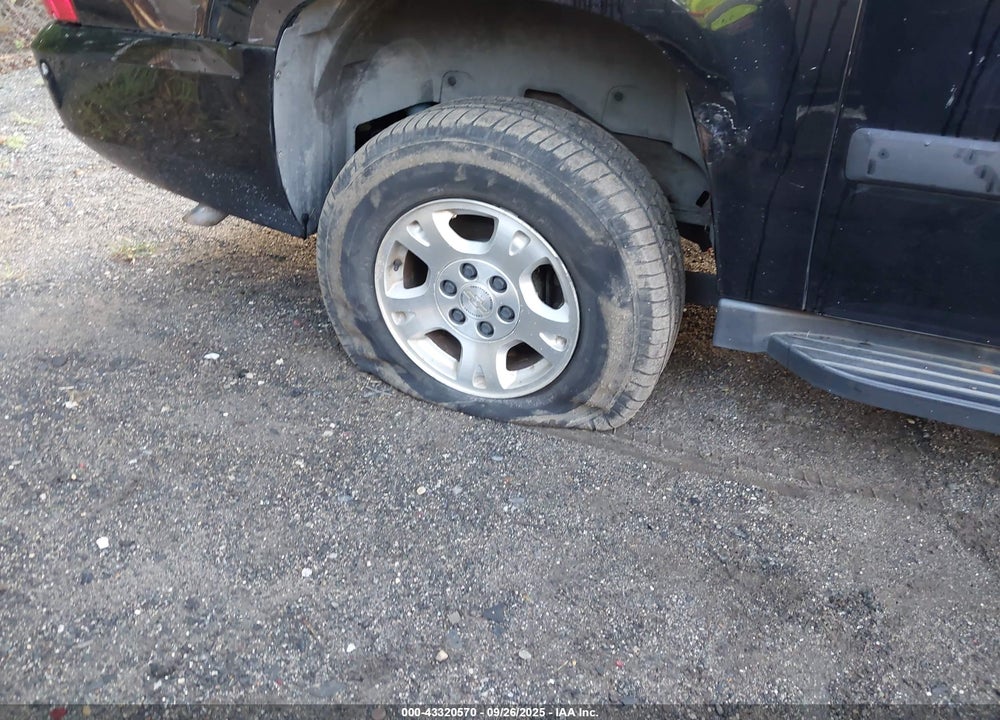 2007 CHEVROLET SUBURBAN 1500 LT VIN: 3GNFK16307G101922