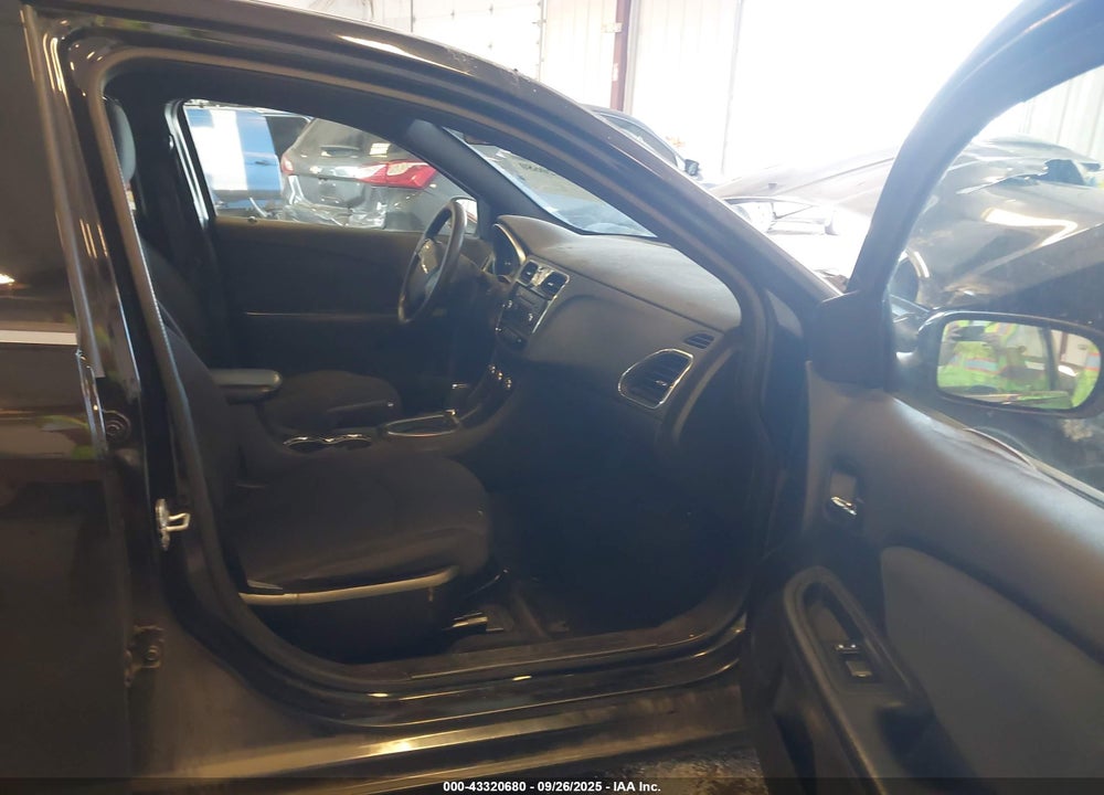 2012 CHRYSLER 200 VIN: 1C3CCBAB7CN235720