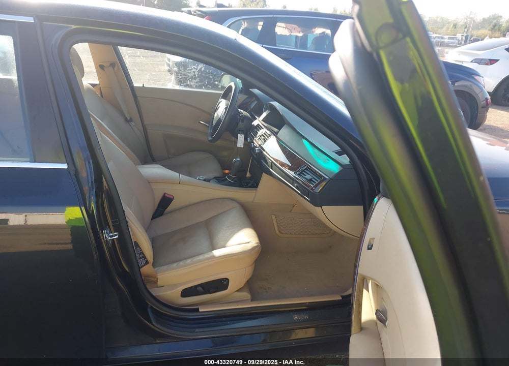 2007 BMW 530XI VIN: WBANF73527CU25066