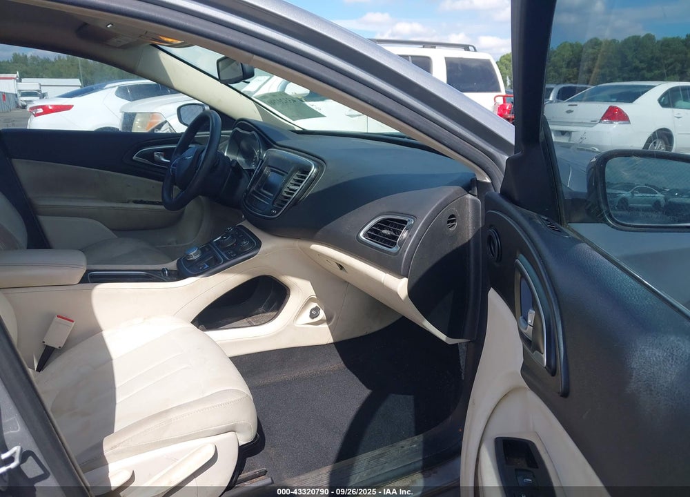 2016 CHRYSLER 200 VIN: 1C3CCCAB5GN105611
