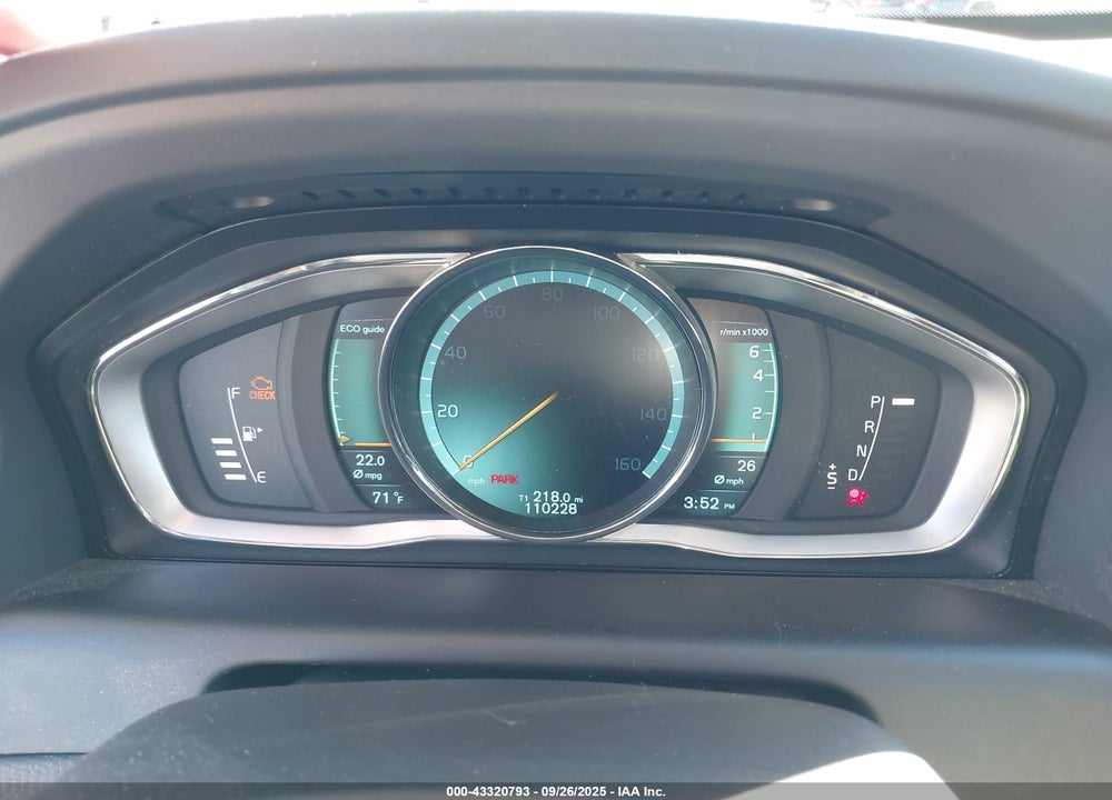 2015 VOLVO XC60 VIN: YV426MDC6F2605105