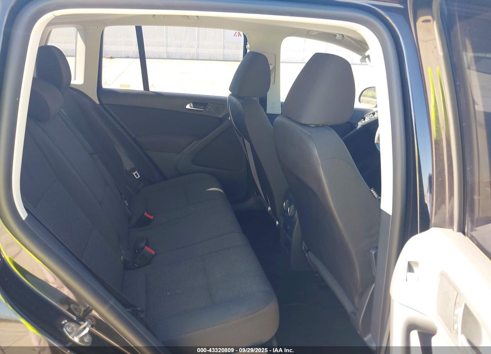 2013 VOLKSWAGEN TIGUAN VIN: WVGAV7AX5DW518565