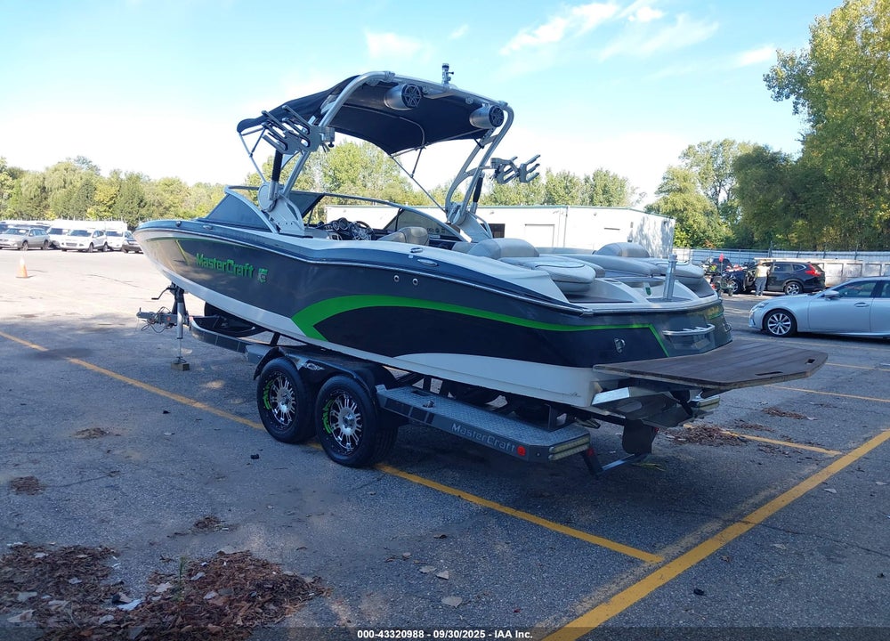 2015 MASTERCRAFT X46 VIN: MBCSNBV8H415