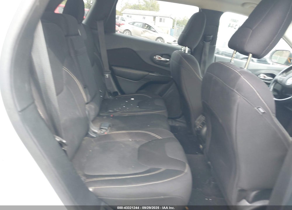 2015 JEEP CHEROKEE VIN: 1C4PJMCB3FW672432