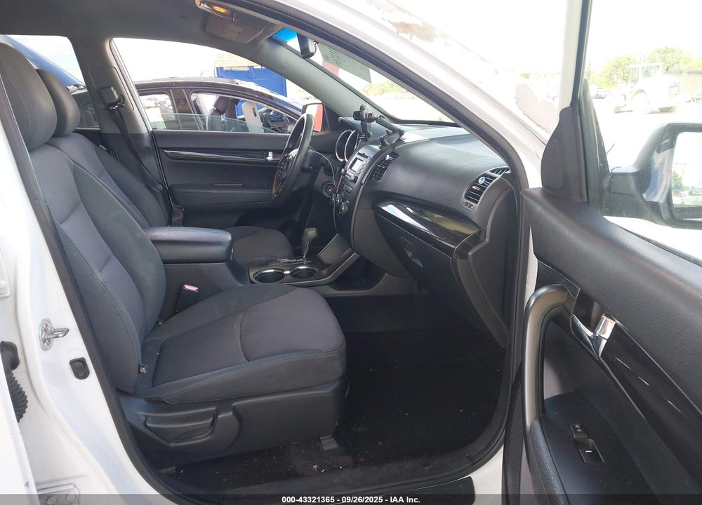 2013 KIA SORENTO VIN: 5XYKT3A12DG419010