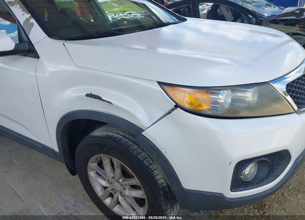 2013 KIA SORENTO VIN: 5XYKT3A12DG419010