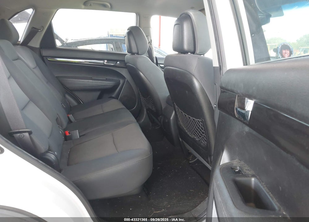 2013 KIA SORENTO VIN: 5XYKT3A12DG419010