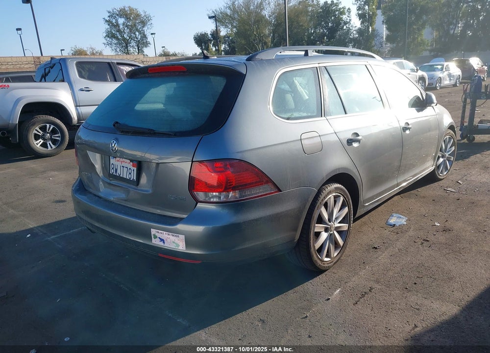 2011 VOLKSWAGEN JETTA SPORTWAGEN 2.5L SE VIN: 3VWPZ7AJ4BM701495