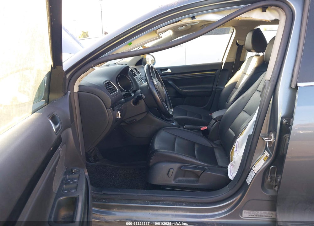 2011 VOLKSWAGEN JETTA SPORTWAGEN 2.5L SE VIN: 3VWPZ7AJ4BM701495