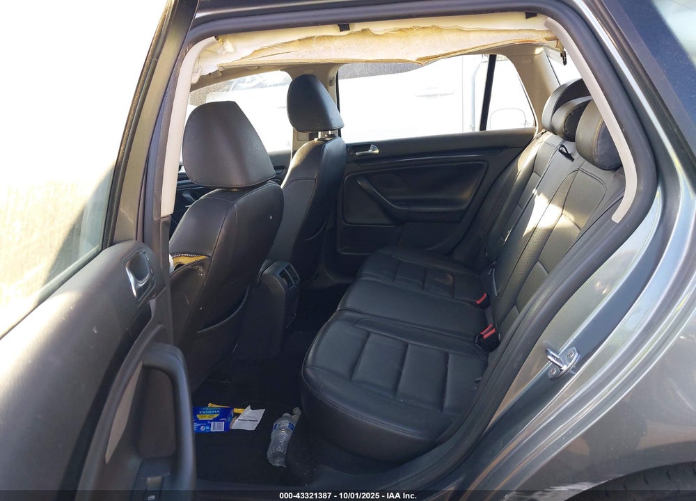 2011 VOLKSWAGEN JETTA SPORTWAGEN 2.5L SE VIN: 3VWPZ7AJ4BM701495