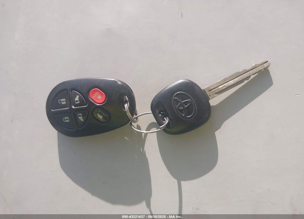 2005 TOYOTA SIENNA XLE VIN: 5TDZA22C15S381157