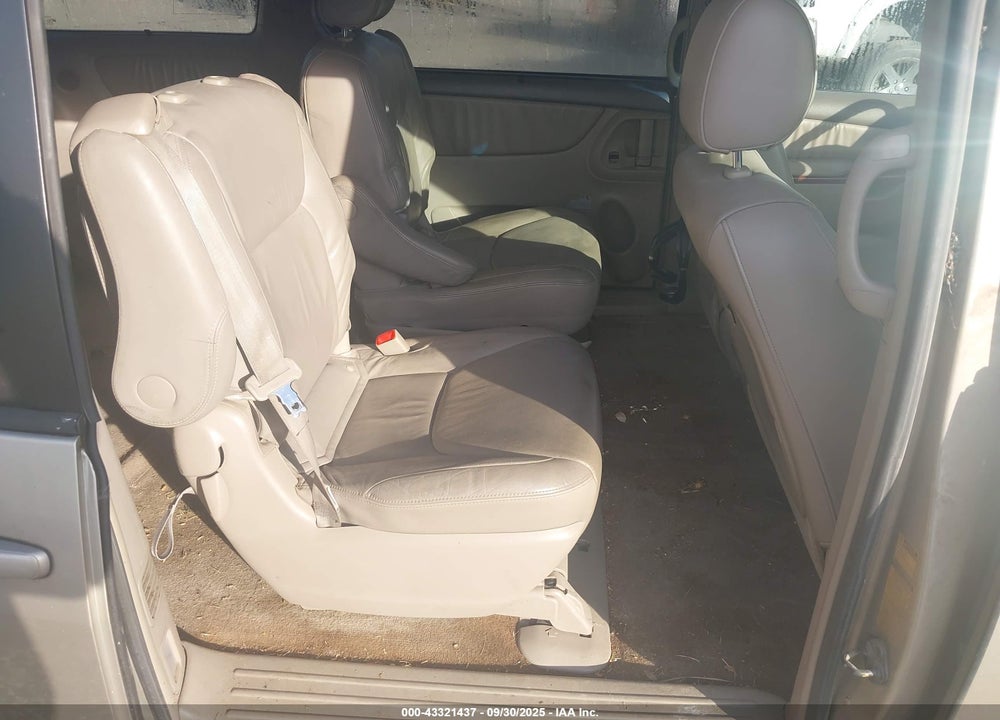 2005 TOYOTA SIENNA XLE VIN: 5TDZA22C15S381157