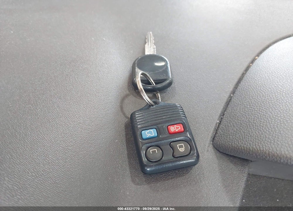 2010 FORD FOCUS VIN: 1FAHP3FN3AW123587
