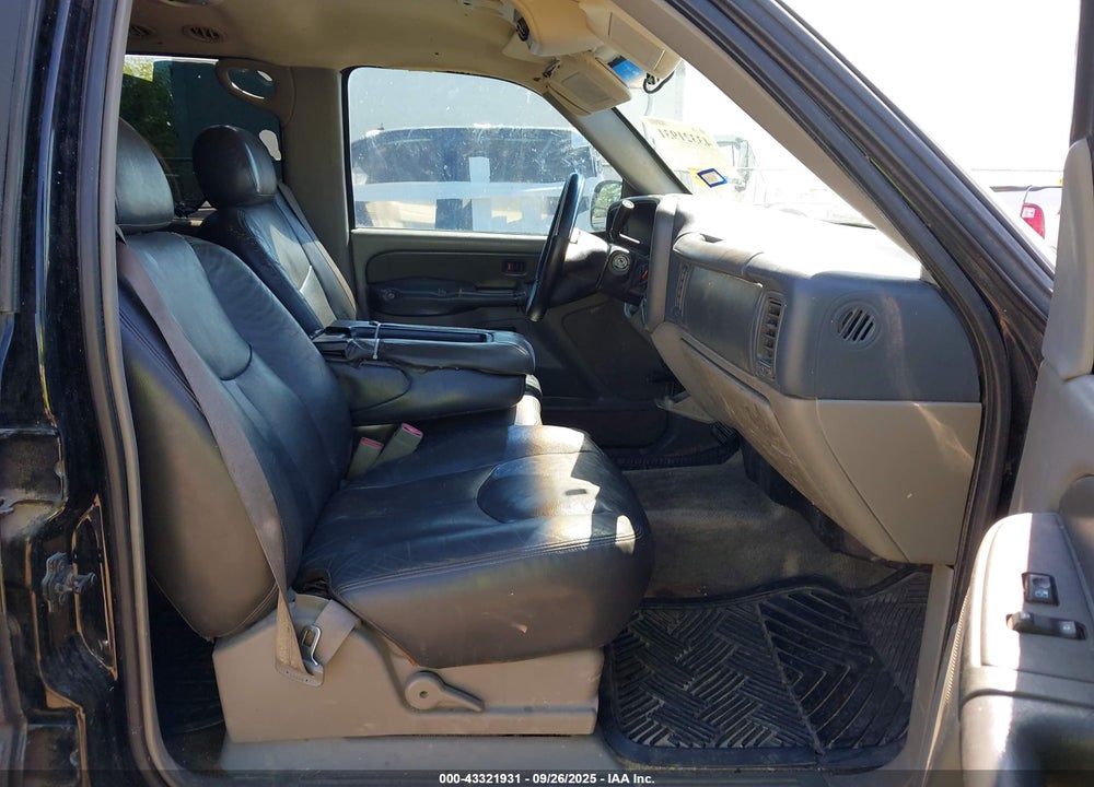 2003 CHEVROLET SUBURBAN 1500 LS VIN: 3GNEC16Z93G252037