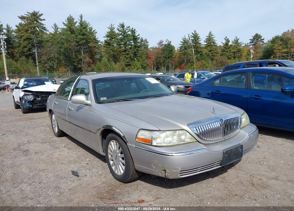 2005 LINCOLN TOWN CAR SIGNATURE VIN: 1LNHM81W55Y635003