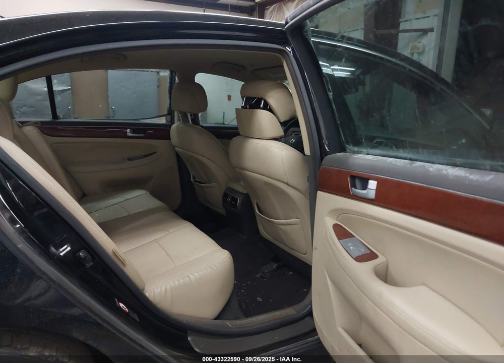 2012 HYUNDAI GENESIS VIN: KMHGC4DD9CU185426