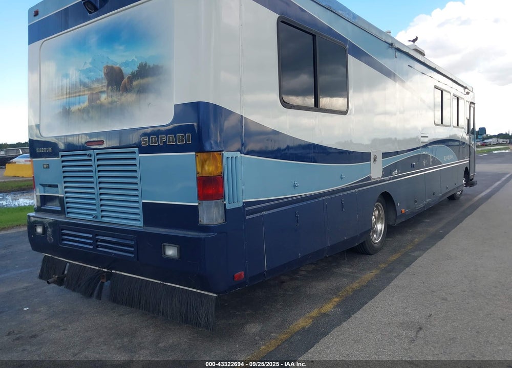 2000 SAFARI ZANZIBAR MOTOR COACH VIN: 4SLG1EN27Y1101920