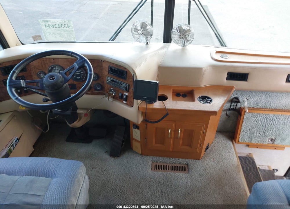 2000 SAFARI ZANZIBAR MOTOR COACH VIN: 4SLG1EN27Y1101920
