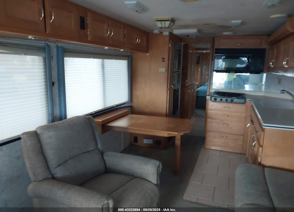 2000 SAFARI ZANZIBAR MOTOR COACH VIN: 4SLG1EN27Y1101920
