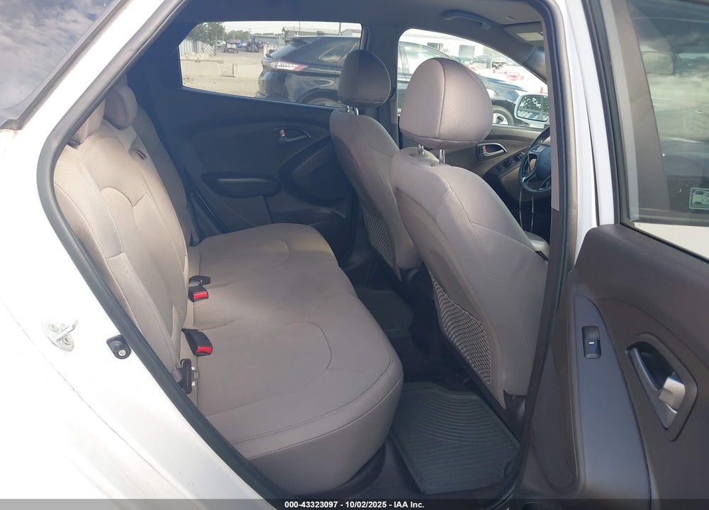 2015 HYUNDAI TUCSON VIN: KM8JT3AF7FU111044