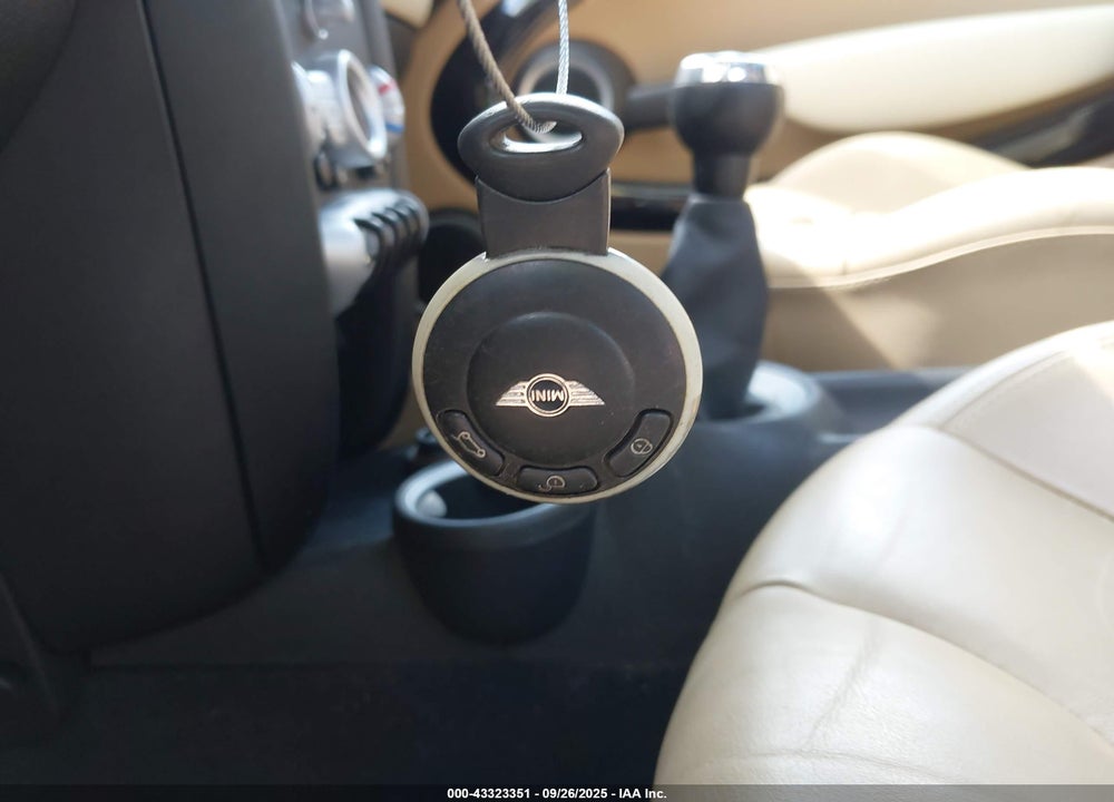 2009 MINI COOPER VIN: WMWMF73559TT99786