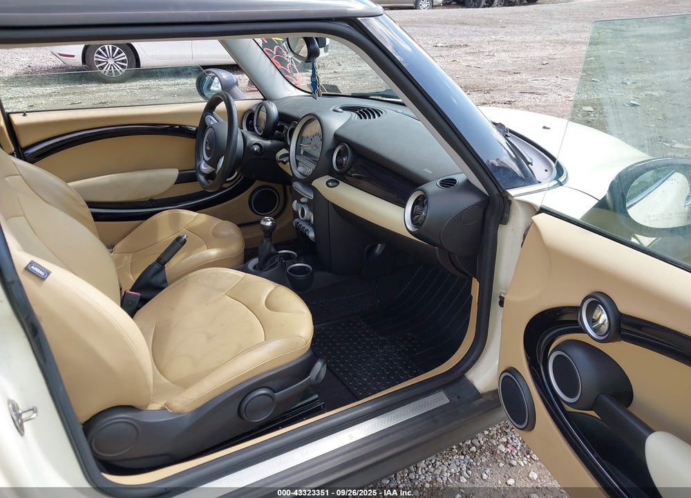 2009 MINI COOPER VIN: WMWMF73559TT99786