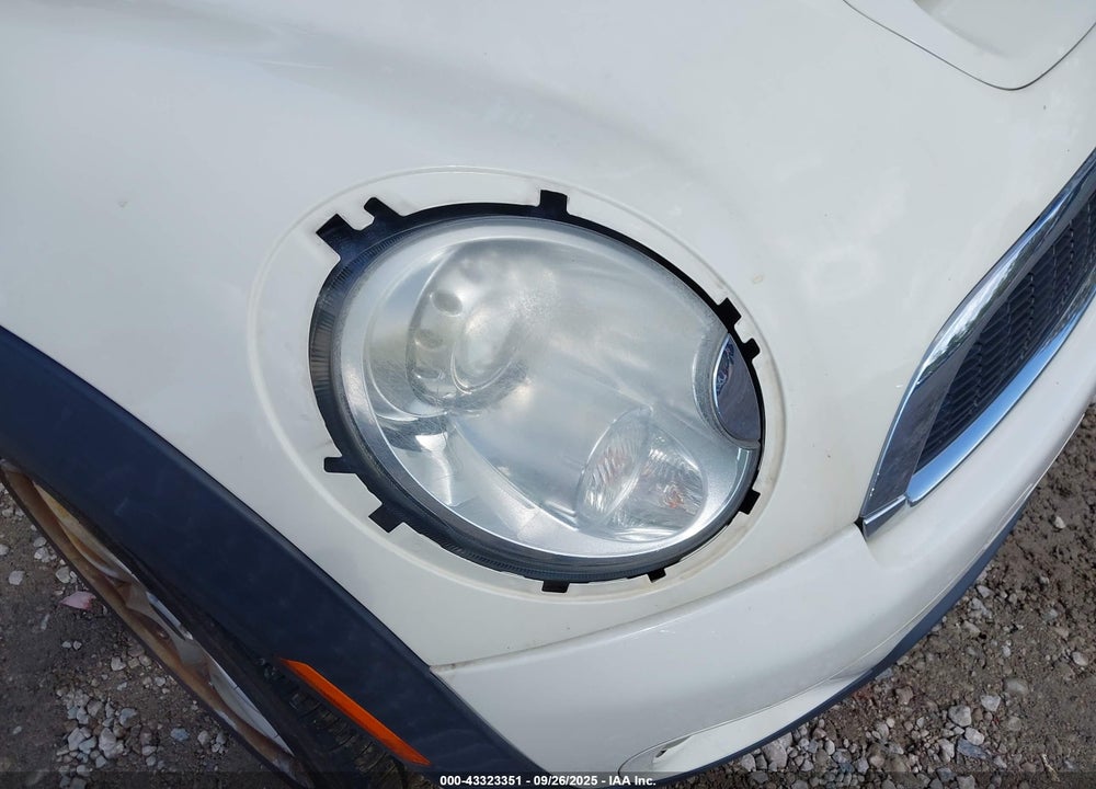 2009 MINI COOPER VIN: WMWMF73559TT99786