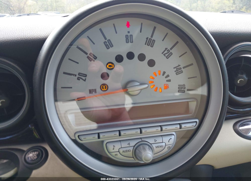 2009 MINI COOPER VIN: WMWMF73559TT99786