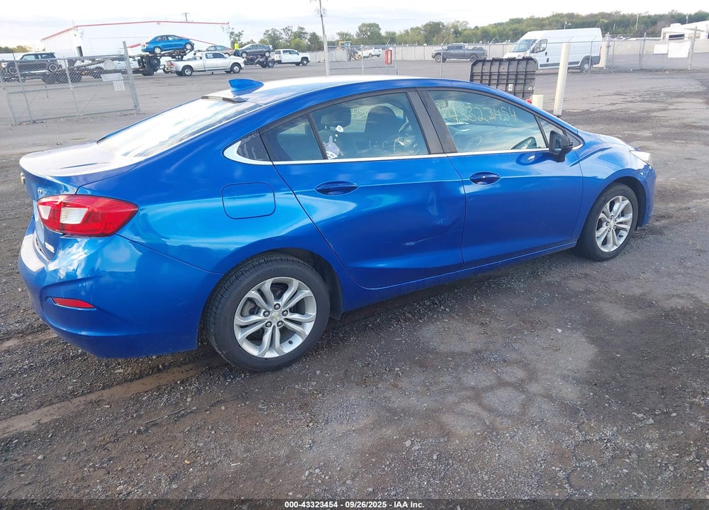 2019 CHEVROLET CRUZE VIN: 1G1BE5SM2K7138083