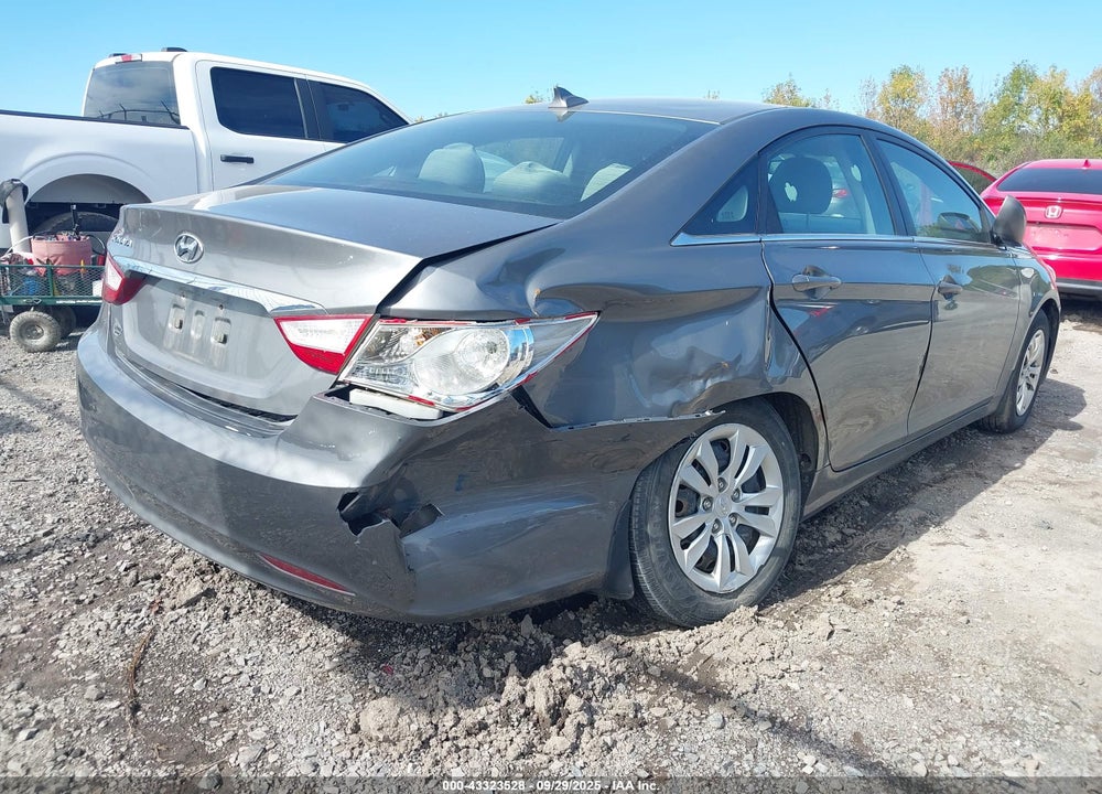 2013 HYUNDAI SONATA VIN: 5NPEB4AC3DH608295