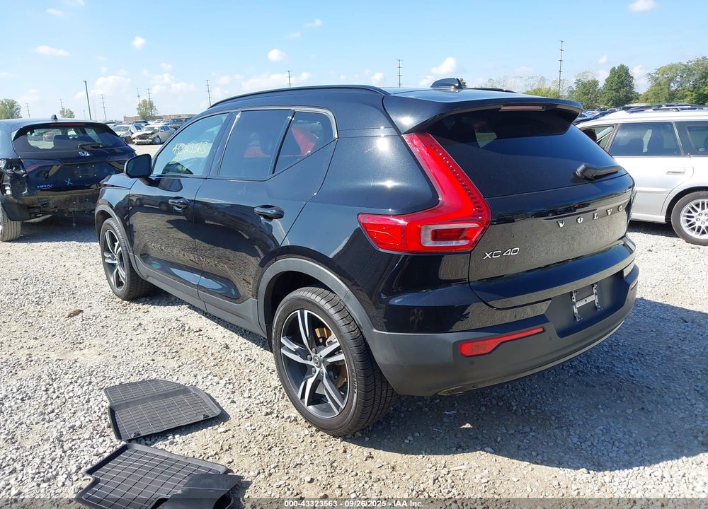 2021 VOLVO XC40 VIN: YV4162UM3M2576085