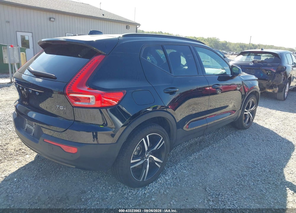 2021 VOLVO XC40 VIN: YV4162UM3M2576085