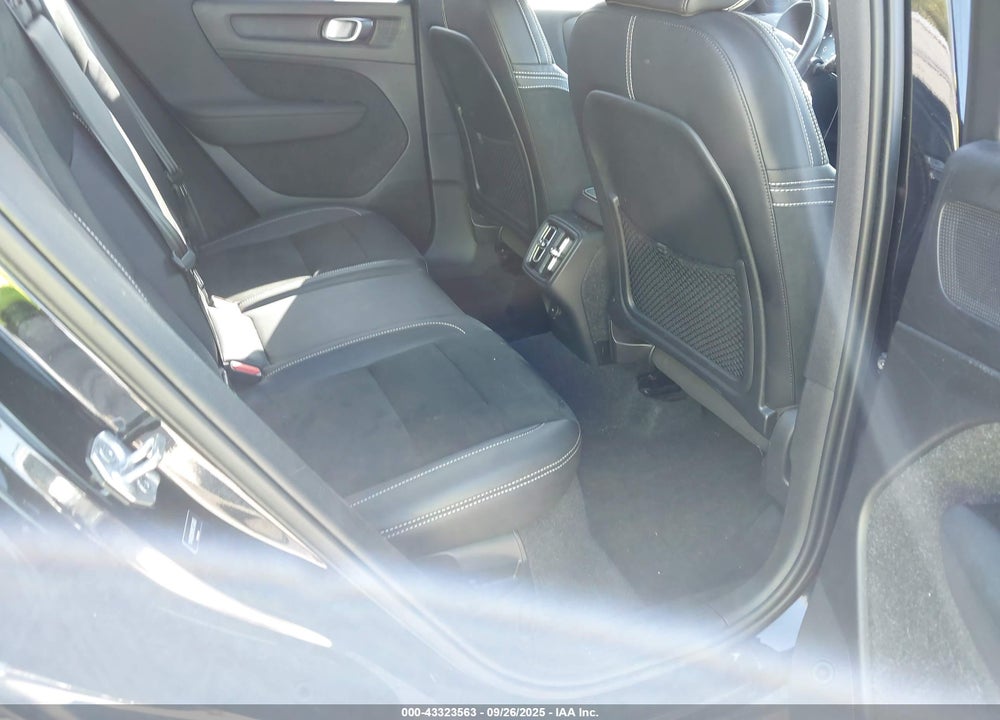 2021 VOLVO XC40 VIN: YV4162UM3M2576085