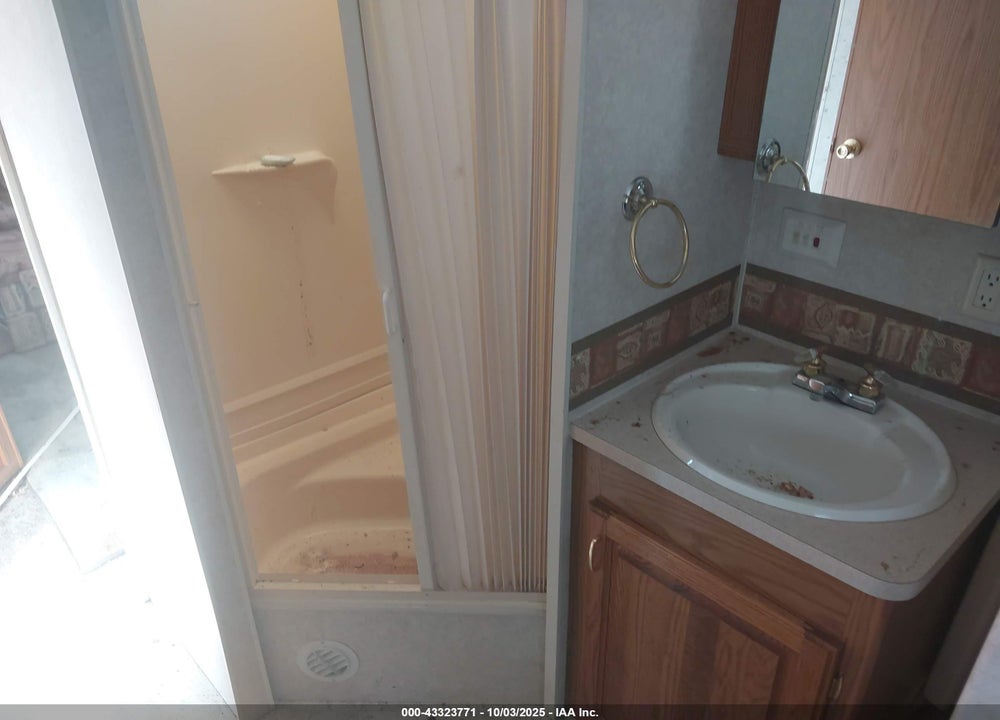 2001 JAYCO DESIGNER (5TH WHEEL) VIN: 1UJCJ02R111K60070