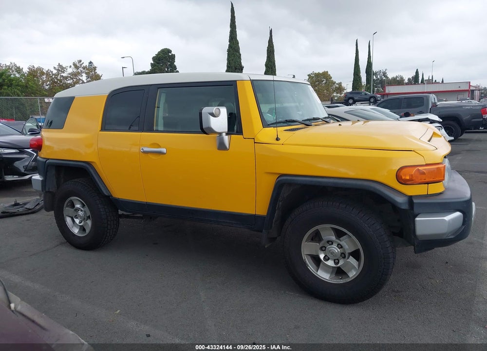2008 TOYOTA FJ CRUISER VIN: JTEBU11F38K023791