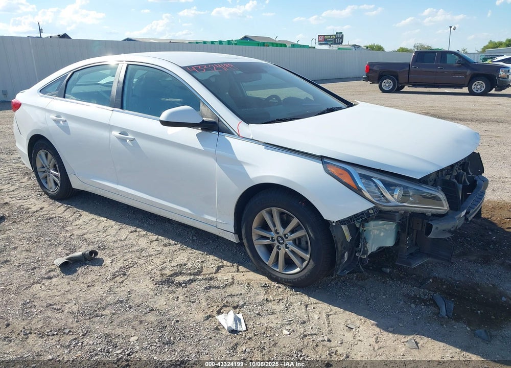 2015 HYUNDAI SONATA SE VIN: 5NPE24AF1FH208300