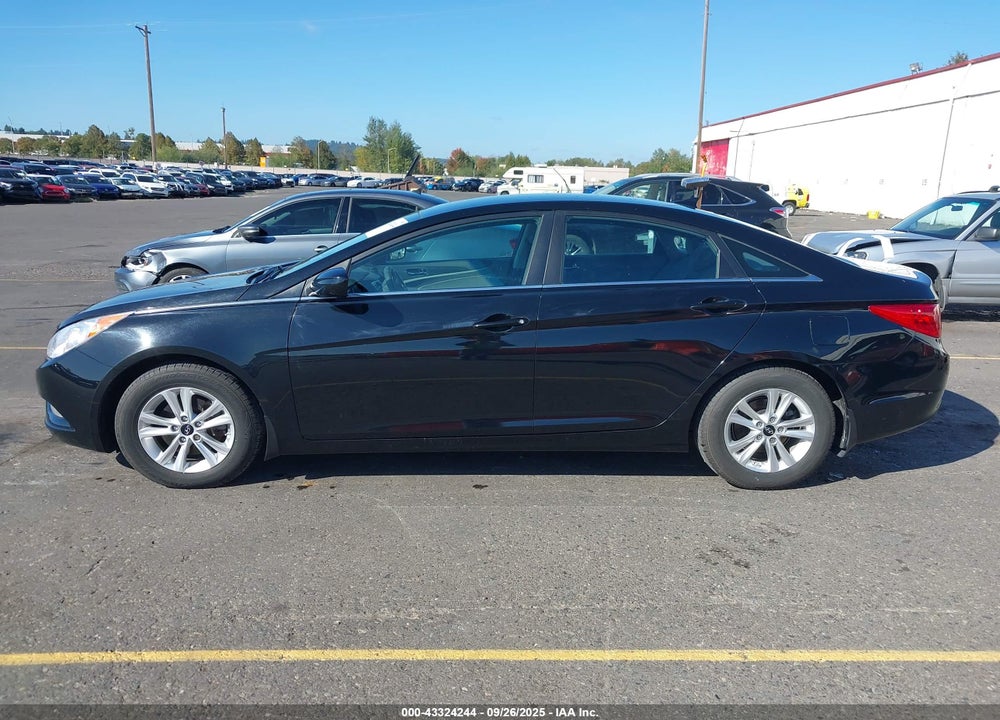 2013 HYUNDAI SONATA VIN: 5NPEB4AC0DH737160