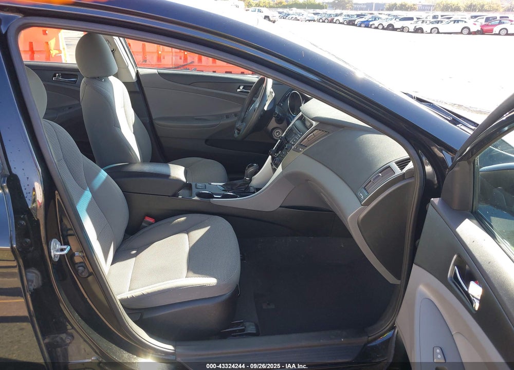 2013 HYUNDAI SONATA VIN: 5NPEB4AC0DH737160